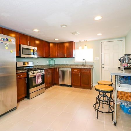 Perfect Location Spacious Yard Coffee Bar At This Lovely Beach Home Galveston Exteriér fotografie