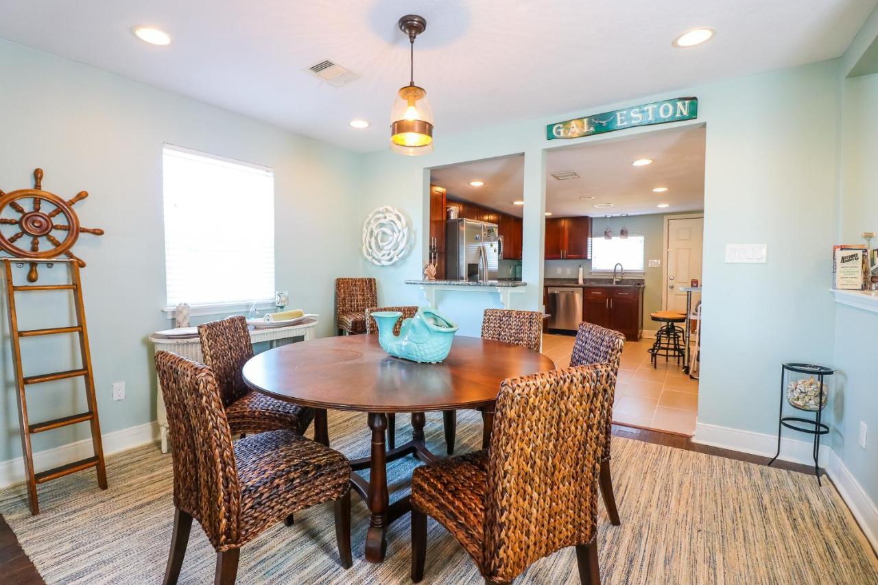 Perfect Location Spacious Yard Coffee Bar At This Lovely Beach Home Galveston Exteriér fotografie