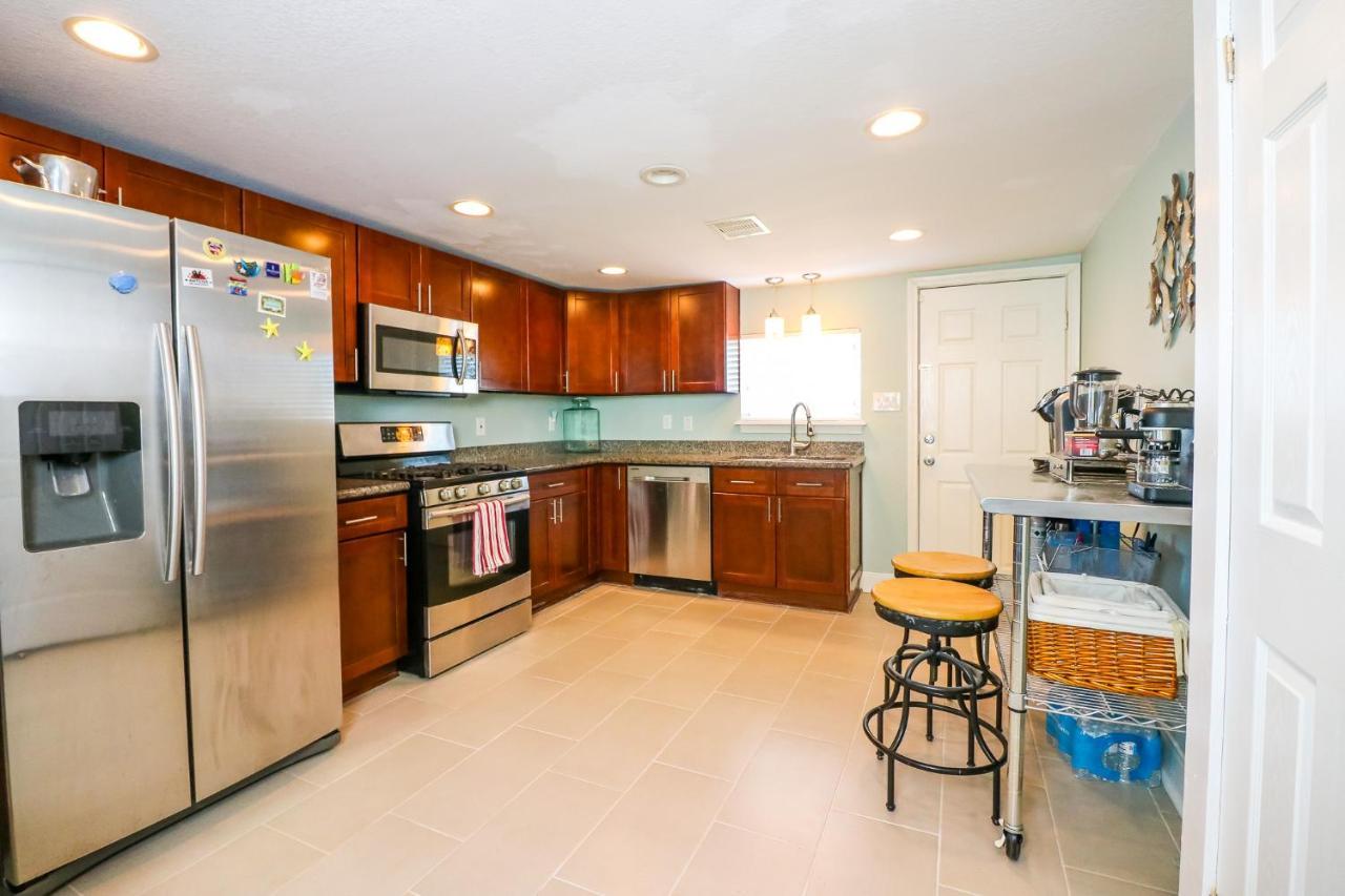 Perfect Location Spacious Yard Coffee Bar At This Lovely Beach Home Galveston Exteriér fotografie