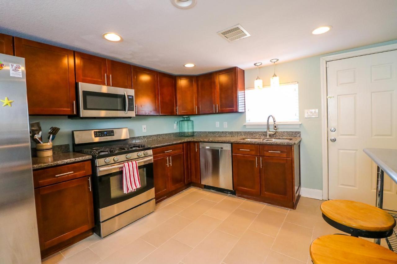 Perfect Location Spacious Yard Coffee Bar At This Lovely Beach Home Galveston Exteriér fotografie